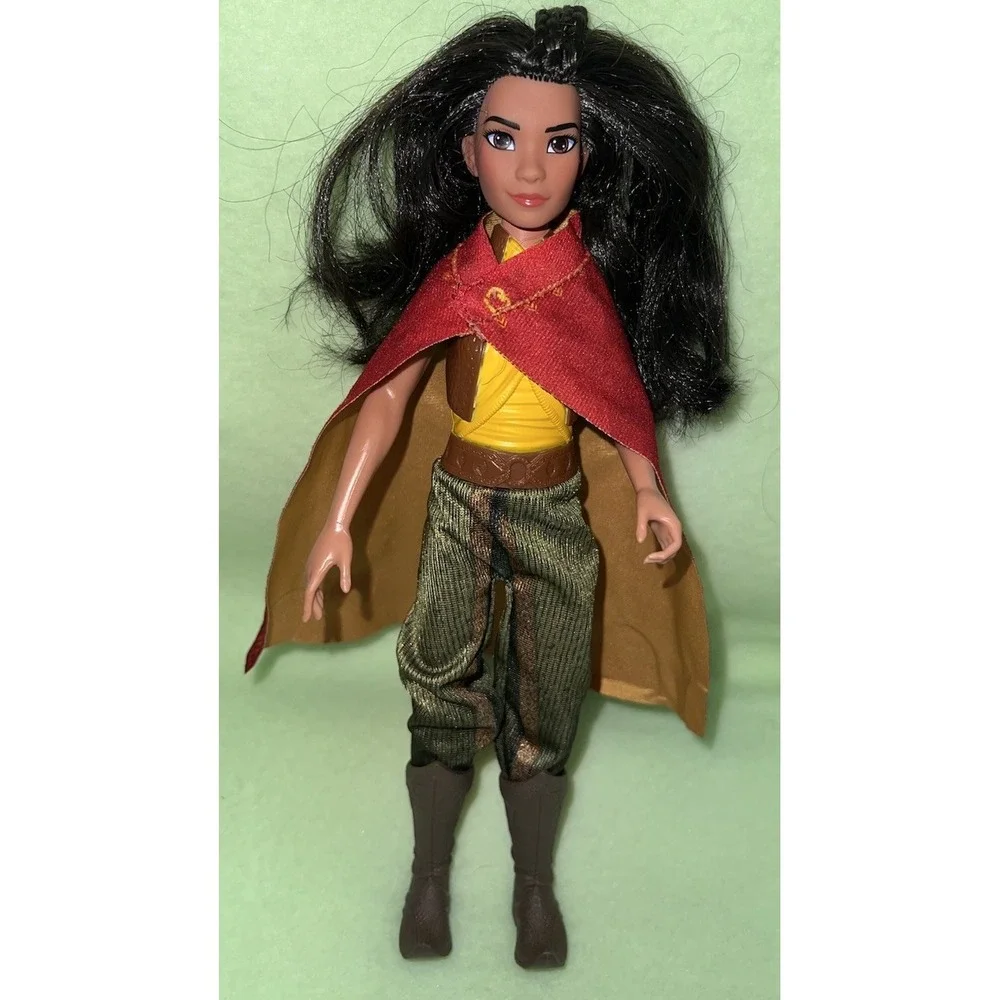 DISNEY Barbie Doll, Raya From *Raya And The Last Dragon. Articulated.(1/b58)